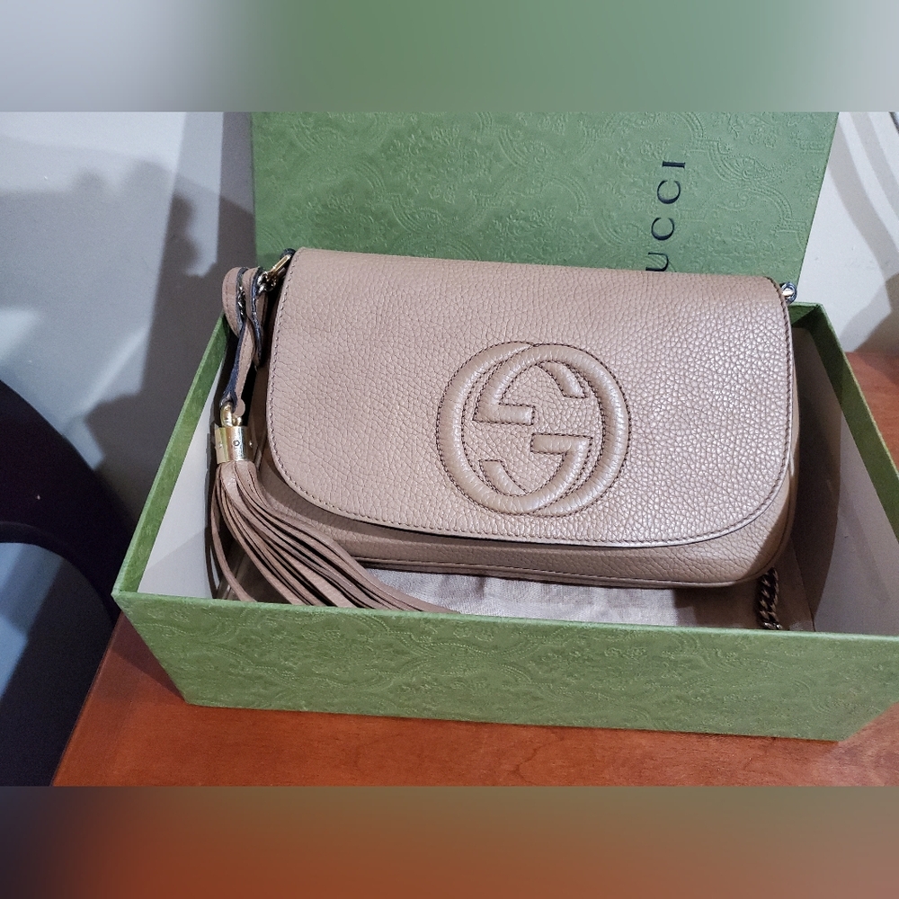 Gucci Tan Leather Crossbody Bag with Iconic GG Logo